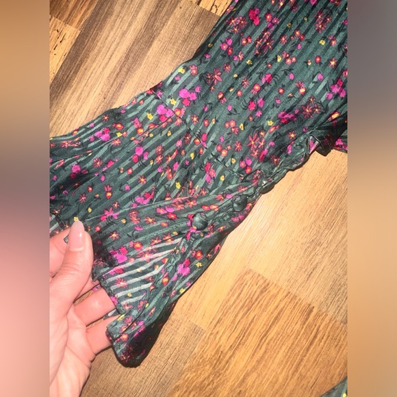 Free people long sleeve dress with floral print. Dark green. - Picture 10 of 13